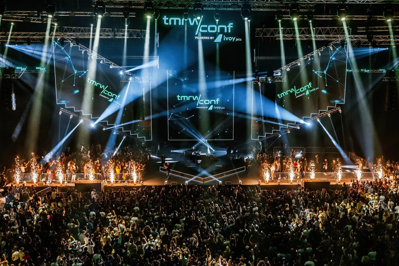 Crowd facing the main stage at Štark Arena