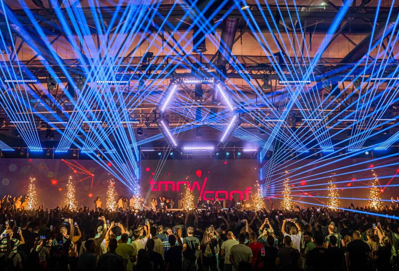 Laser show over the crowd at Festival Arena, Dubai