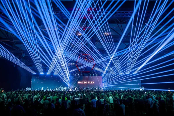 Laser show over the TMRW crowd
