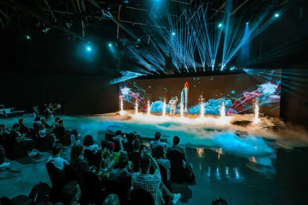 Rocket projection, fog and pyrotechnics on the TMRW stage